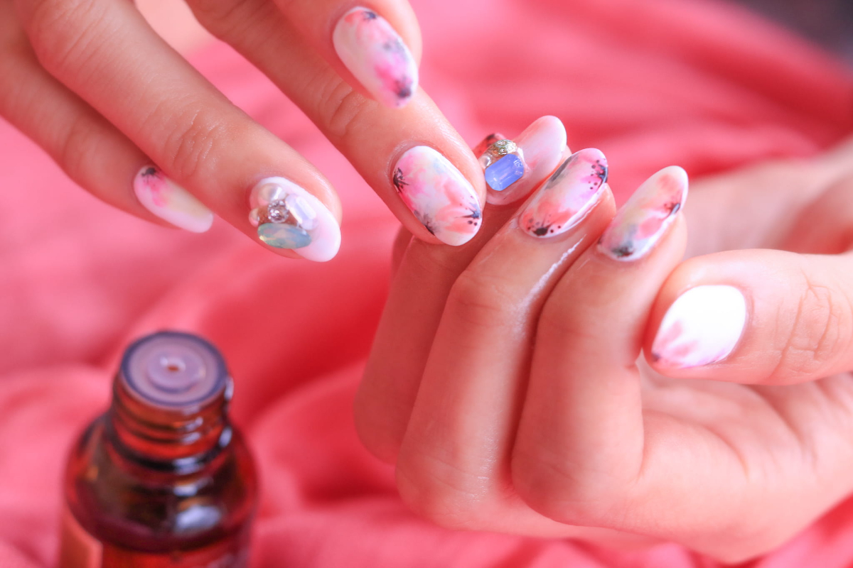 Comment-faire-de-la-colle-a-faux-ongles